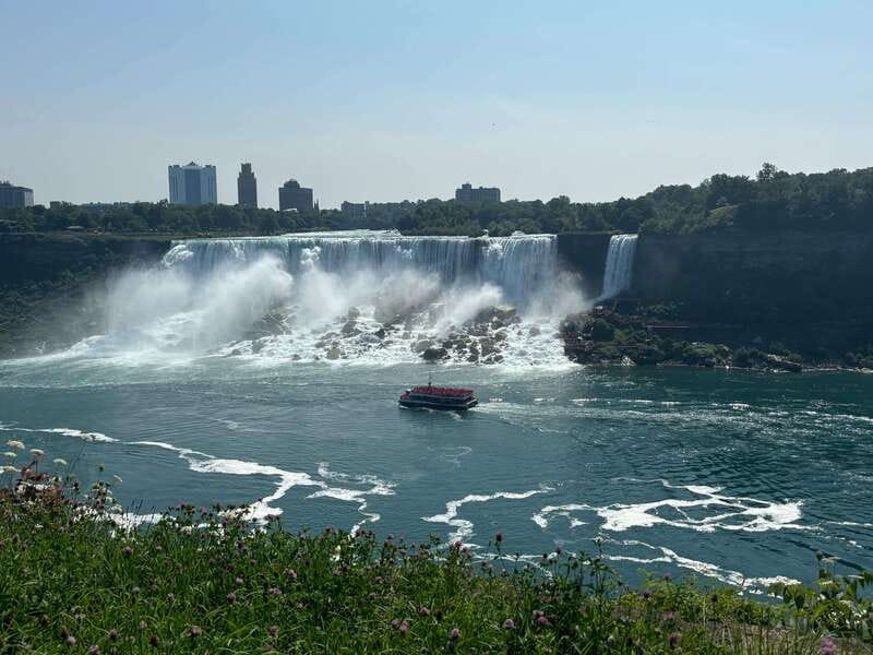 Walking Tour of Niagara Falls Canada and Hornblower Boat - One hour to understand the falls