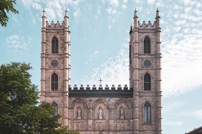 Walking tour of Old Montreal - 16/42 Tours - Starting on Rue Saint-Jacques